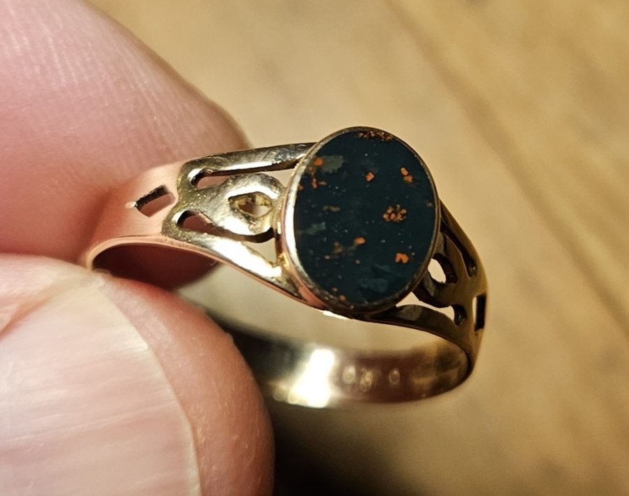 Heliotrop-Ring aus Gold: Mein Schatzfund & Wertanalyse